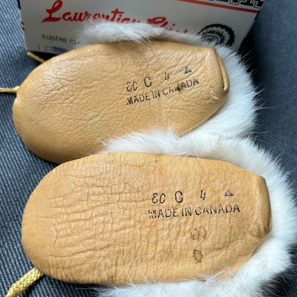 Laurentian Chief baby moccasins. Size 4. Great condition - Picture 2 of 4